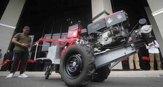Traktor Siluman Inovasi IT Telkom Surabaya